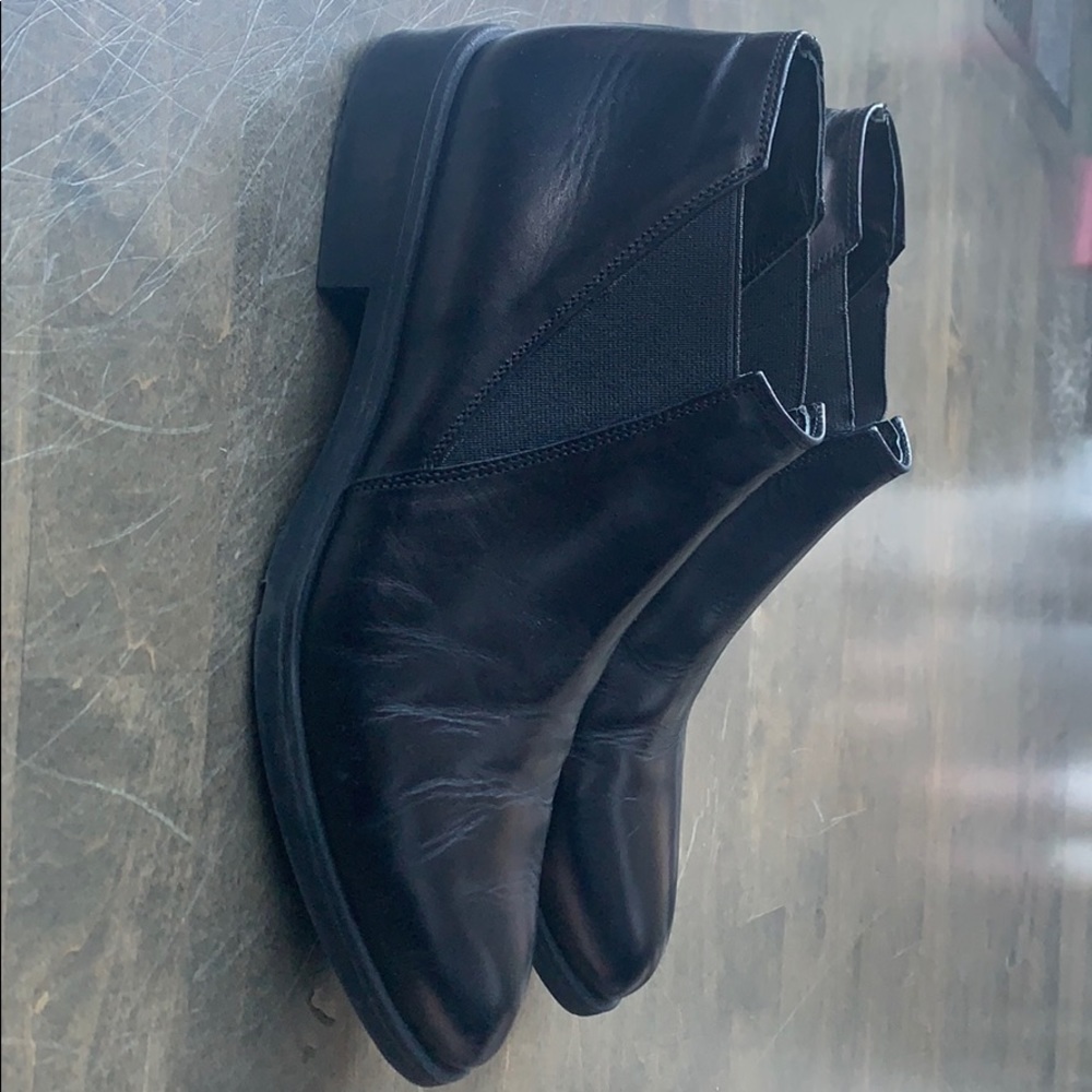 Black Italian leather booties 😍😍😍